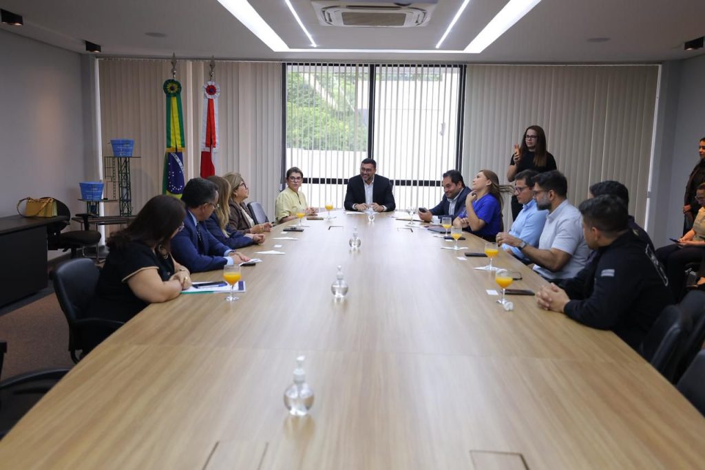 Governador Wilson Lima em reunião com autoridades estaduais para alinhar ações de proteção e bem-estar animal no Amazonas