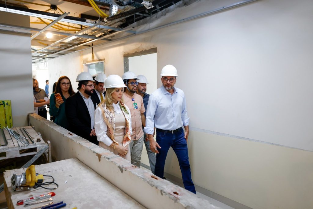 O governador Wilson Lima realiza vistoria técnica nas obras finais do Hospital-Dia e da Policlínica em Manaus.