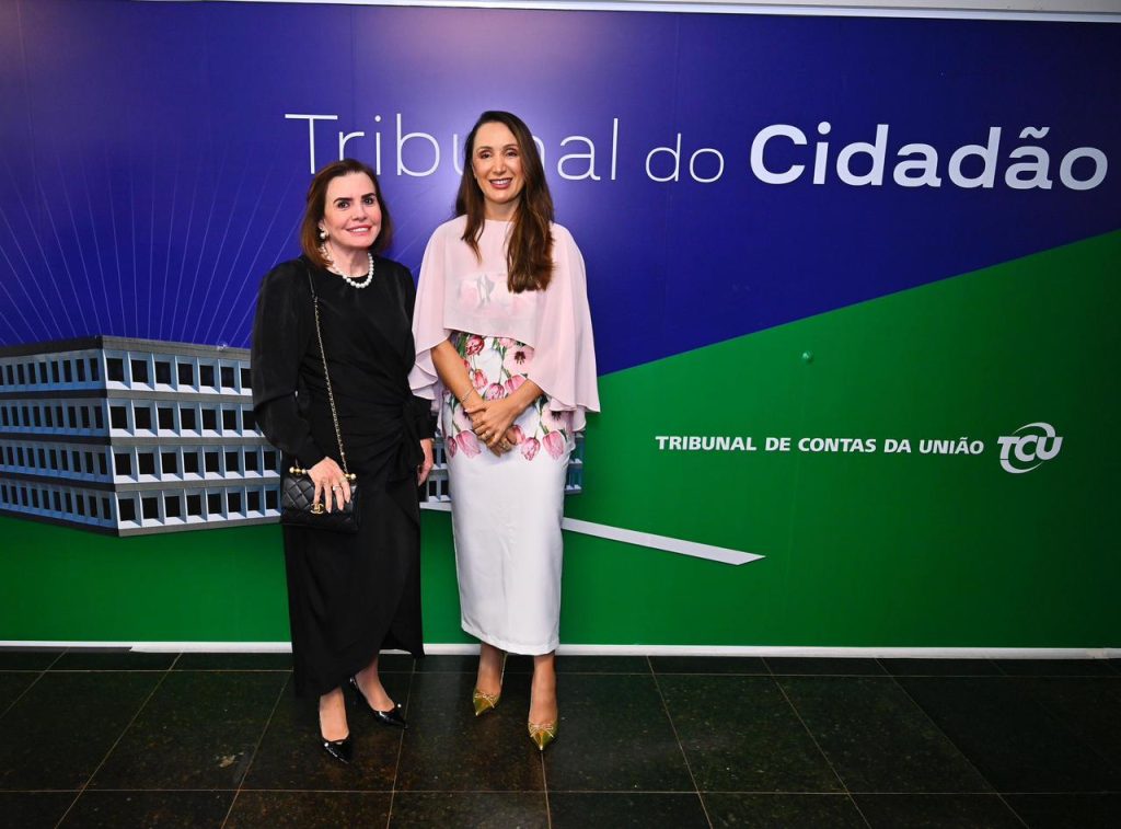 Yara Lins e Milene Cunha em cerimônia de posse da nova diretoria da Audicon