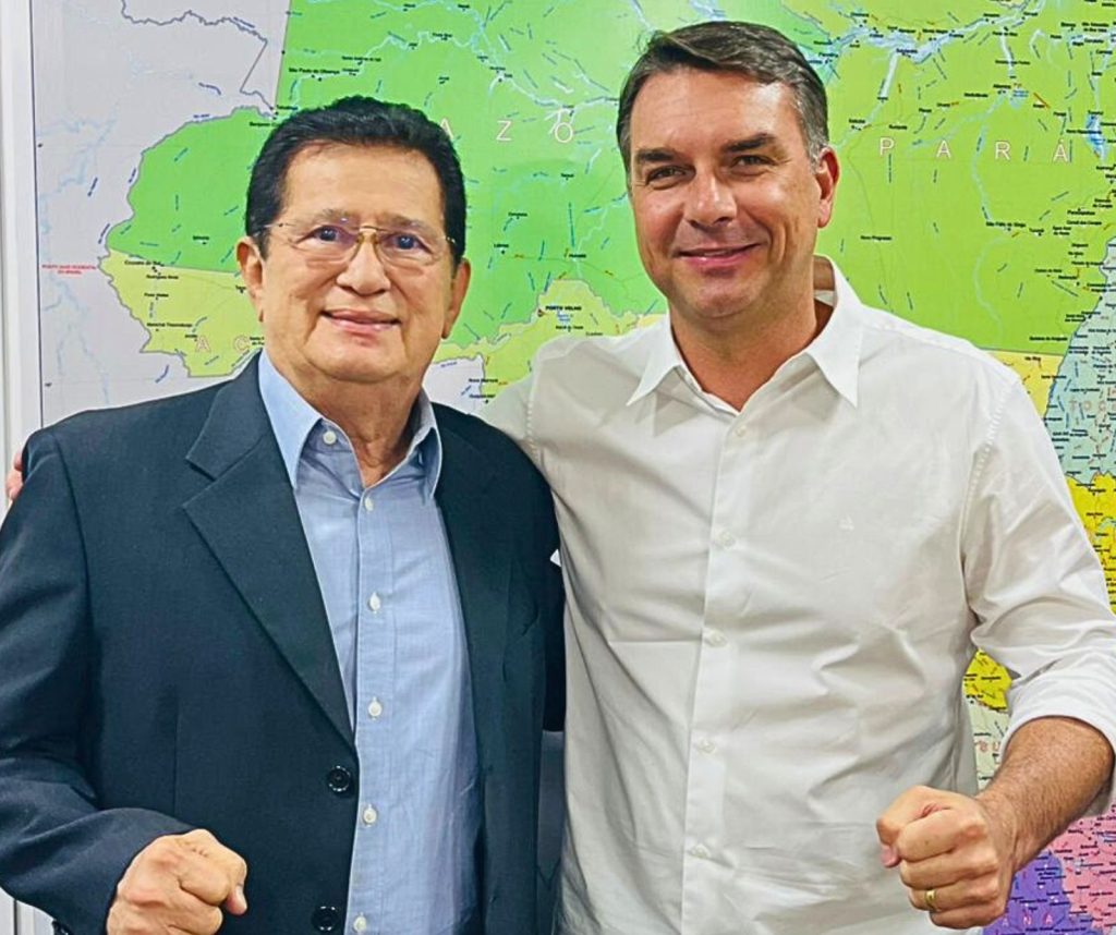 Senador Flávio Bolsonaro em reunião com lideranças do PL do Amazonas na sede do partido em Brasília para planejamento das eleições