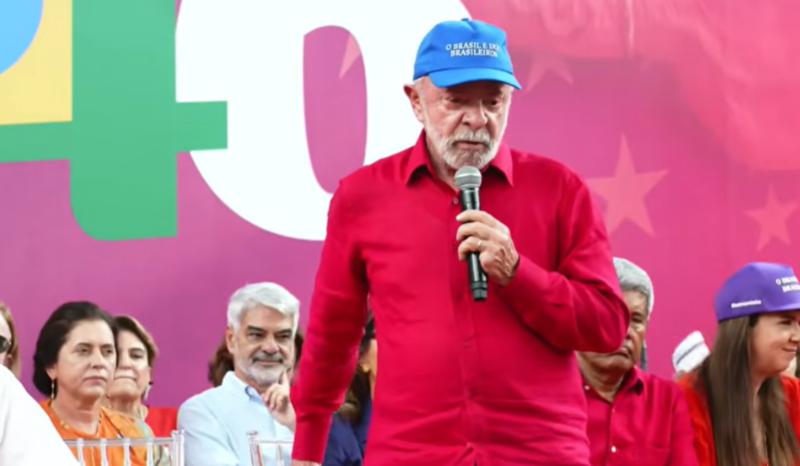 Lula da Silva durante evento de comemoração do PT em Salvador