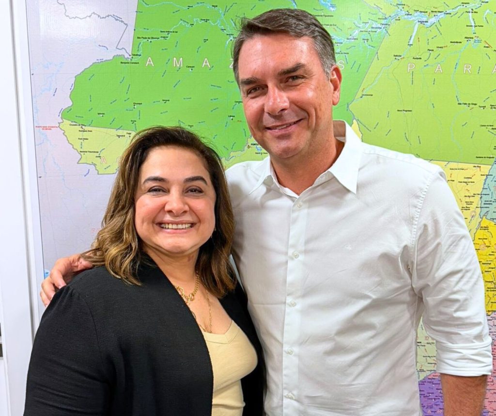 Senador Flávio Bolsonaro em reunião com lideranças do PL do Amazonas na sede do partido em Brasília para planejamento das eleições