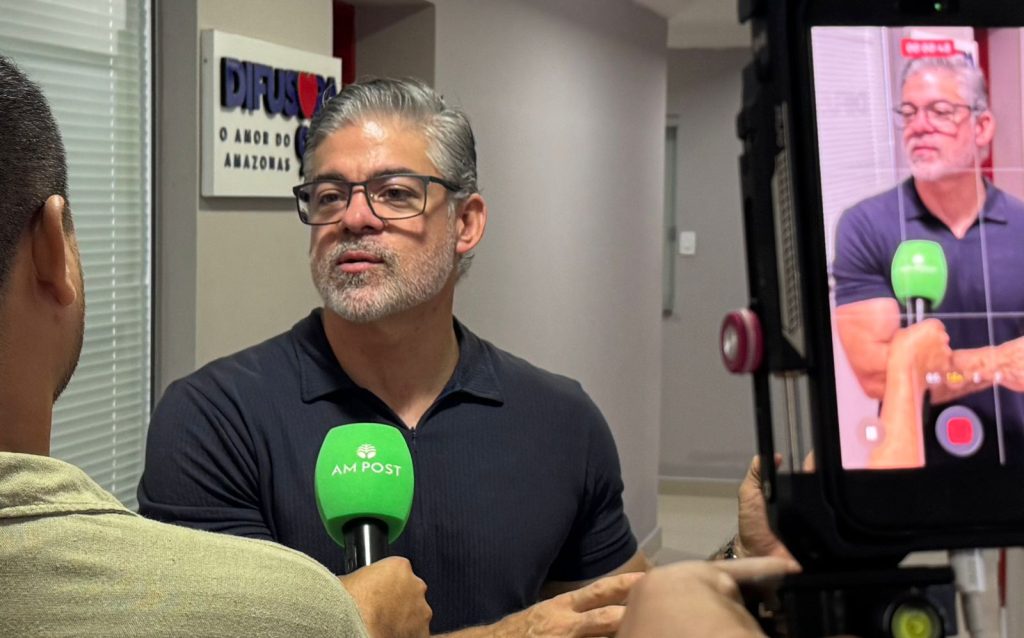 Daniel Anzoategui e equipe do programa na Rádio Difusora