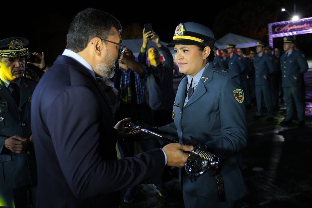 Formatura de aspirantes a oficiais da Polícia Militar do Amazonas no Quartel do Comando Geral em Manaus