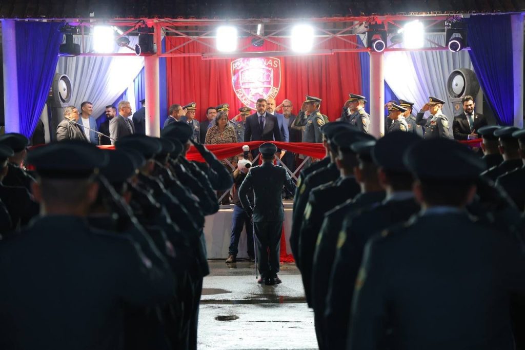 Formatura de aspirantes a oficiais da Polícia Militar do Amazonas no Quartel do Comando Geral em Manaus