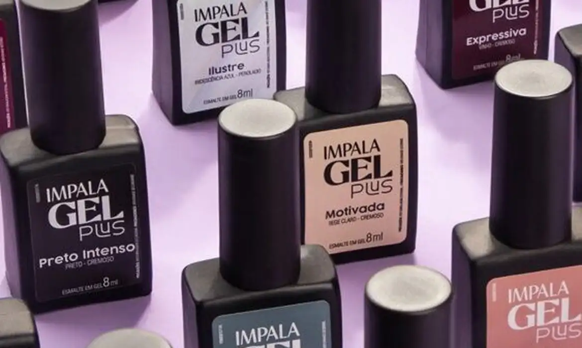 Foto de frascos de esmaltes em gel da marca impala que tiveram recolhimento determinado pela anvisa por substancia proibida.