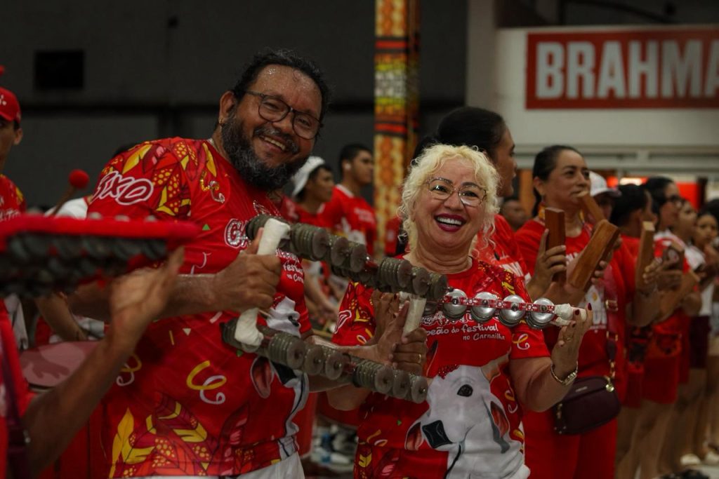 Integrantes da Batucada do Boi Garantido durante o primeiro ensaio para o Festival de Parintins 2026 na Cidade Garantido.