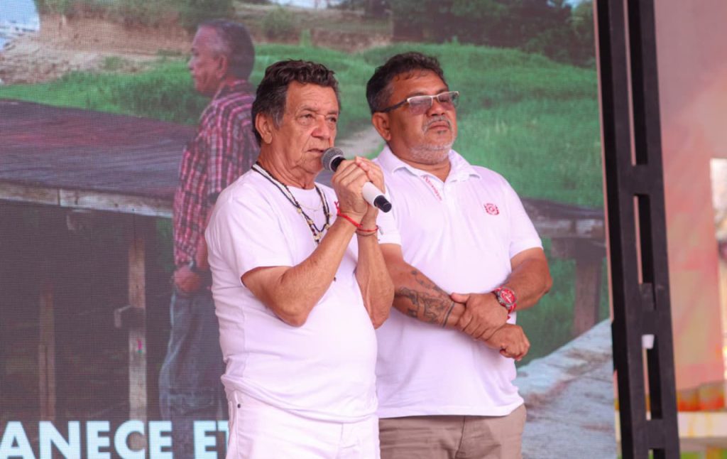 Homenagem ao compositor Tadeu Garcia na Cidade Garantido em Parintins com torcedores do Boi Garantido