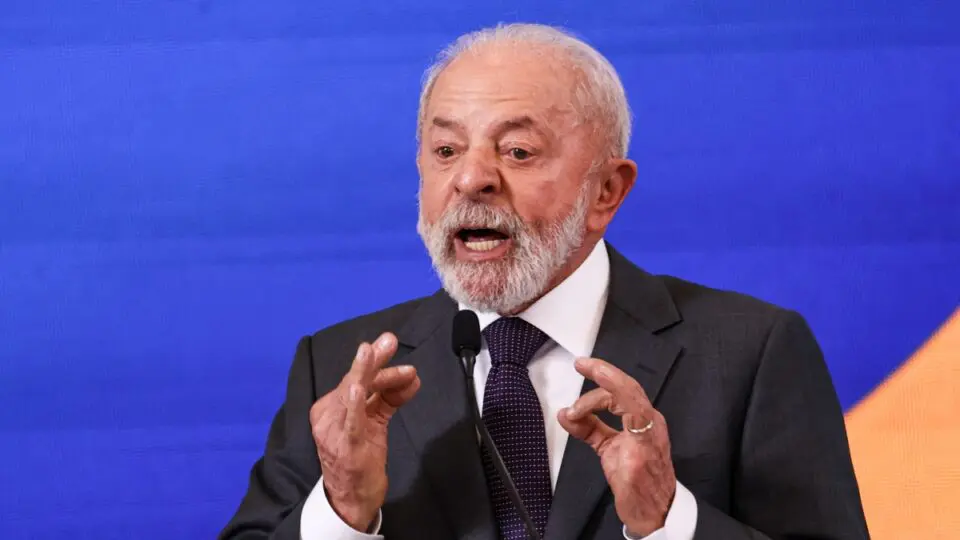 Presidente Lula discursa sobre a soberania e defesa nacional em Brasília.