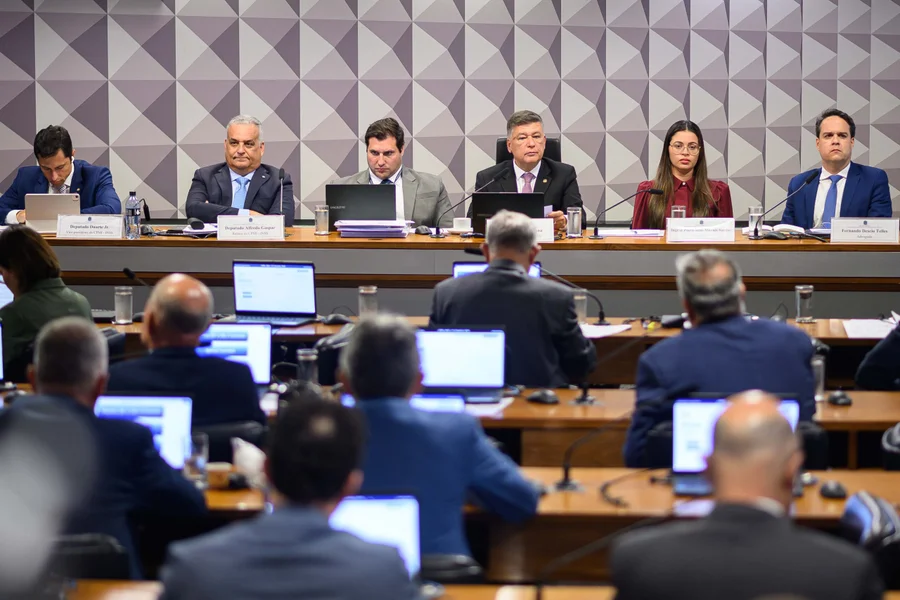Sessão da CPMI do INSS sobre investigação de fraudes financeiras envolvendo o Banco Master.