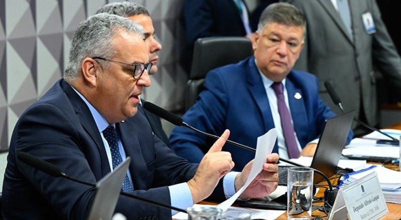 Sessão da CPMI do INSS no Congresso Nacional durante a votação do relatório final apresentado por Alfredo Gaspar