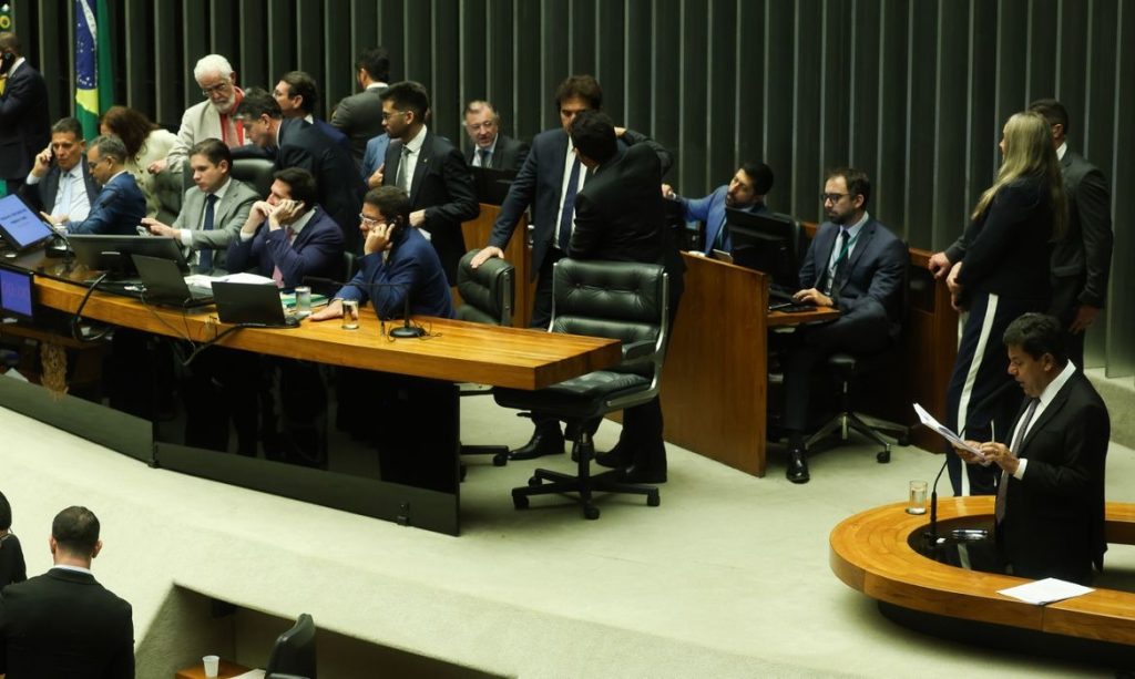 Plenário da Câmara dos Deputados durante a votação da proposta de emenda à constituição sobre segurança pública em brasília.