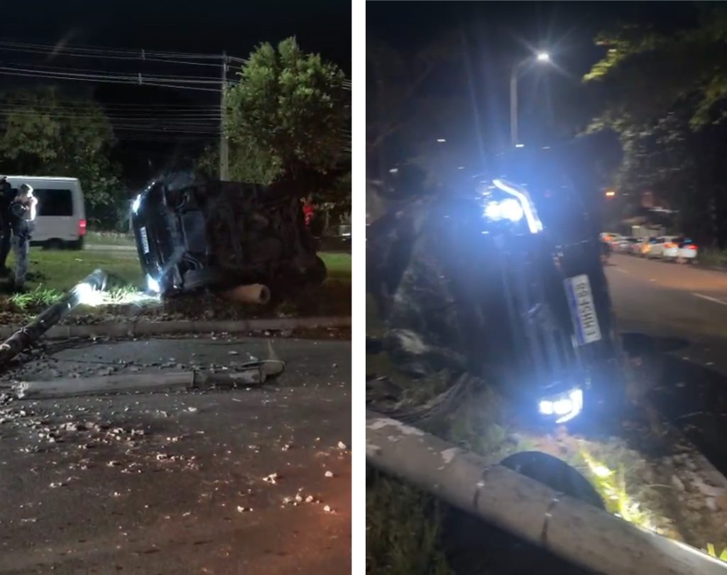 Veículo Pajero capotado no canteiro central da Avenida do Turismo em Manaus após colidir com um poste de energia.