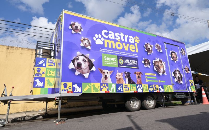 unidade movel do castramovel oferecendo castracao gratuita para pets no bairro compensa em manaus