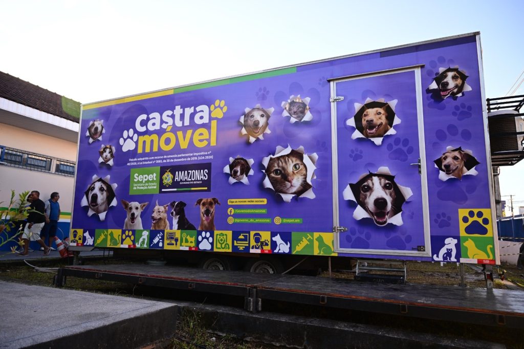 Unidade móvel do Castramóvel da Secretaria de Estado de Proteção Animal em Presidente Figueiredo.