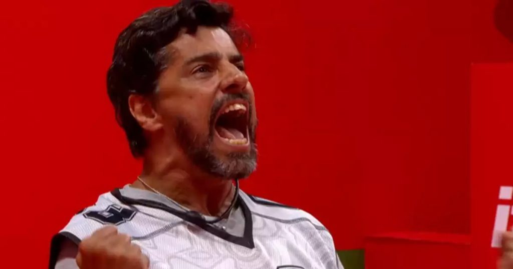 Cowboy comemora a conquista da sua quarta liderança no reality show Big Brother Brasil 26.