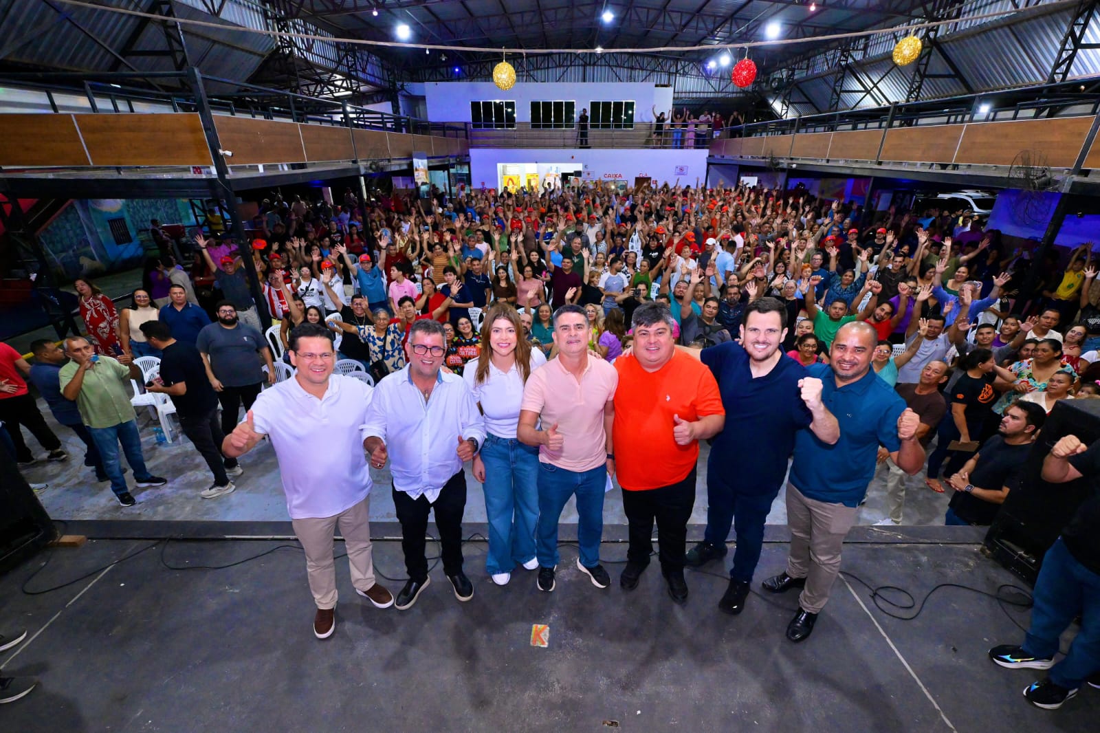 Prefeito David Almeida em reunião política com lideranças comunitárias na zona Norte de Manaus.