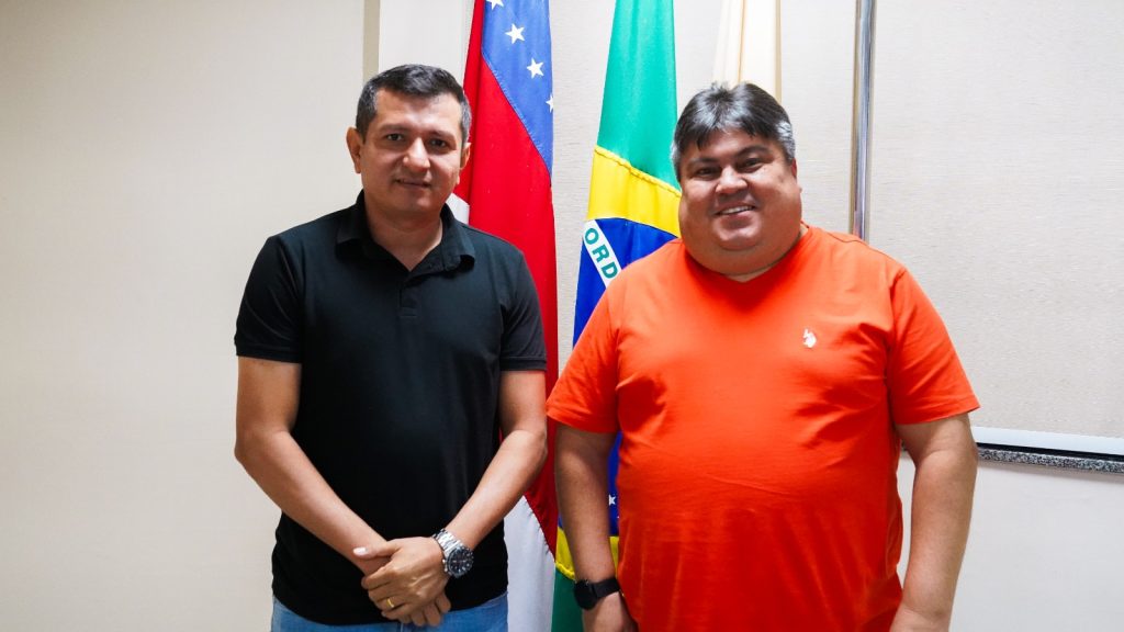 Presidente da CMM David Reis e vereador Josivan Pinheiro em reunião institucional