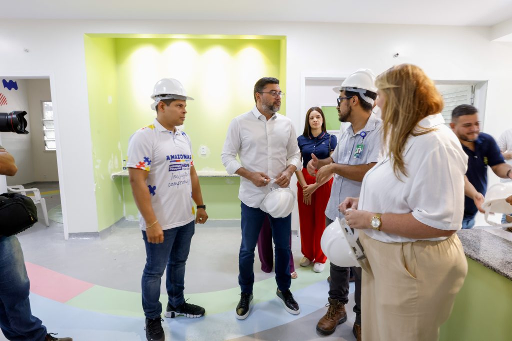 Mário César Filho e Wilson Lima vistoriam obras do terceiro centro especializado para autismo em Manaus