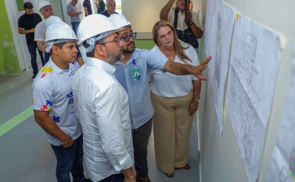 Mário César Filho e Wilson Lima vistoriam obras do terceiro centro especializado para autismo em Manaus