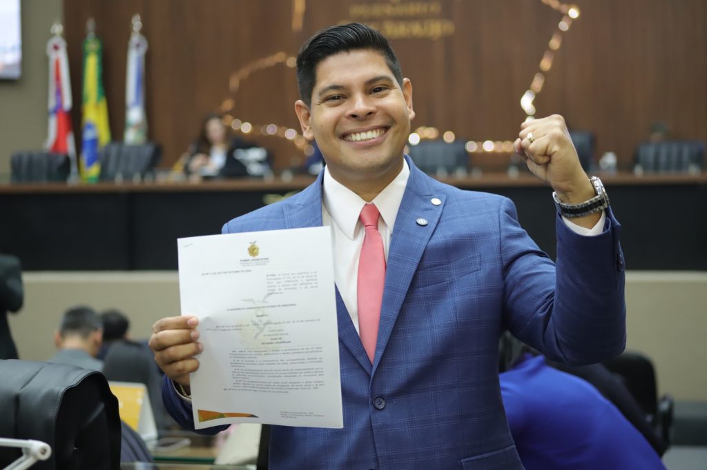 Deputado Mário César Filho em plenário durante apresentação do projeto Escola Segura para a rede estadual do Amazonas