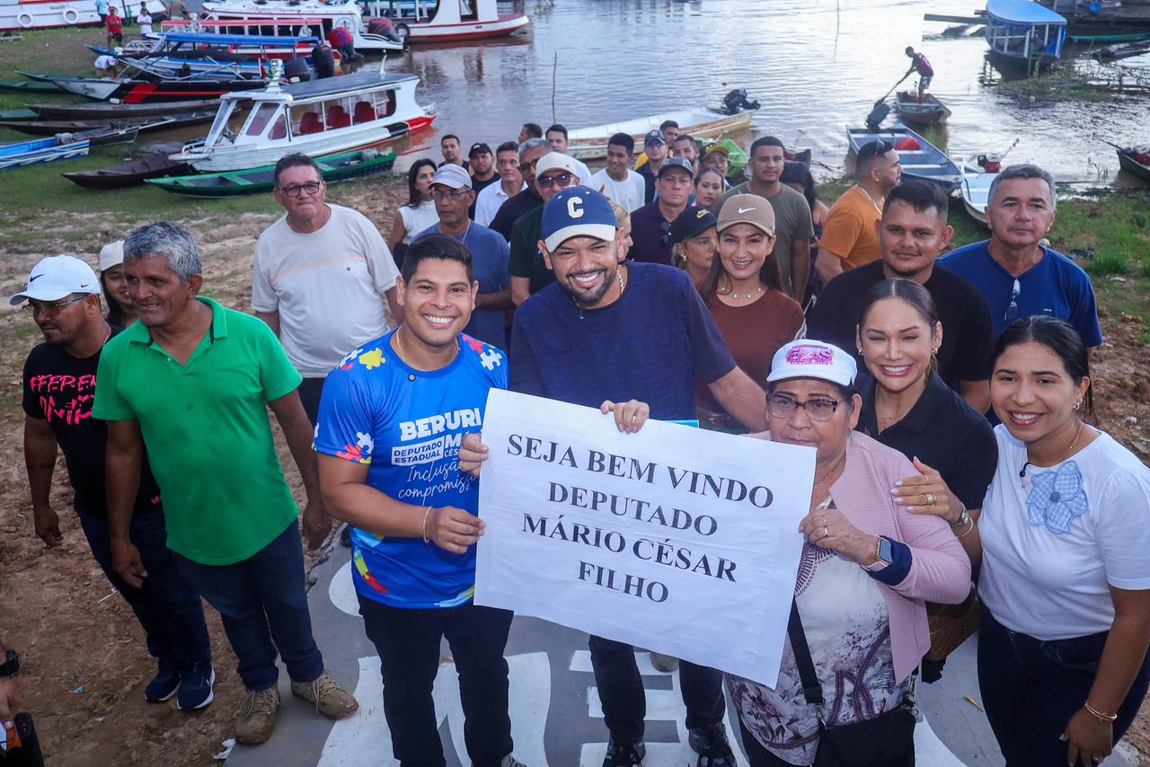 Deputado Mário César Filho e prefeito Emerson Melo durante inauguração de obras em Beruri e Vila Araújo.
