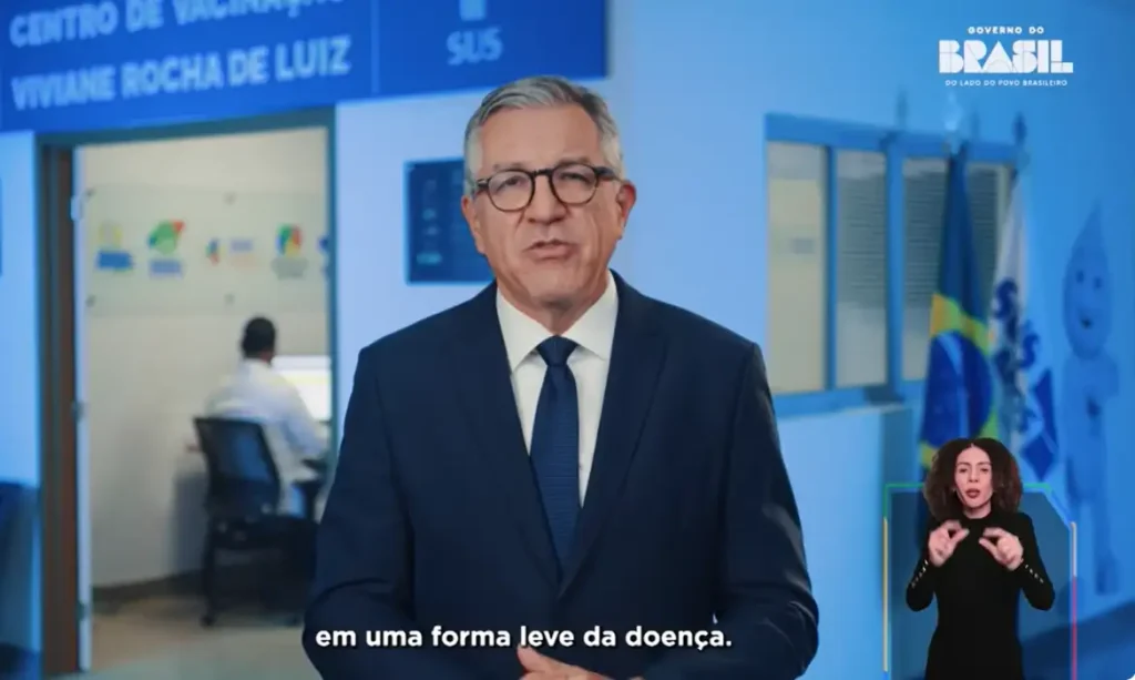 Ministro Alexandre Padilha durante pronunciamento sobre o Dia D de vacinação contra a gripe no Brasil.