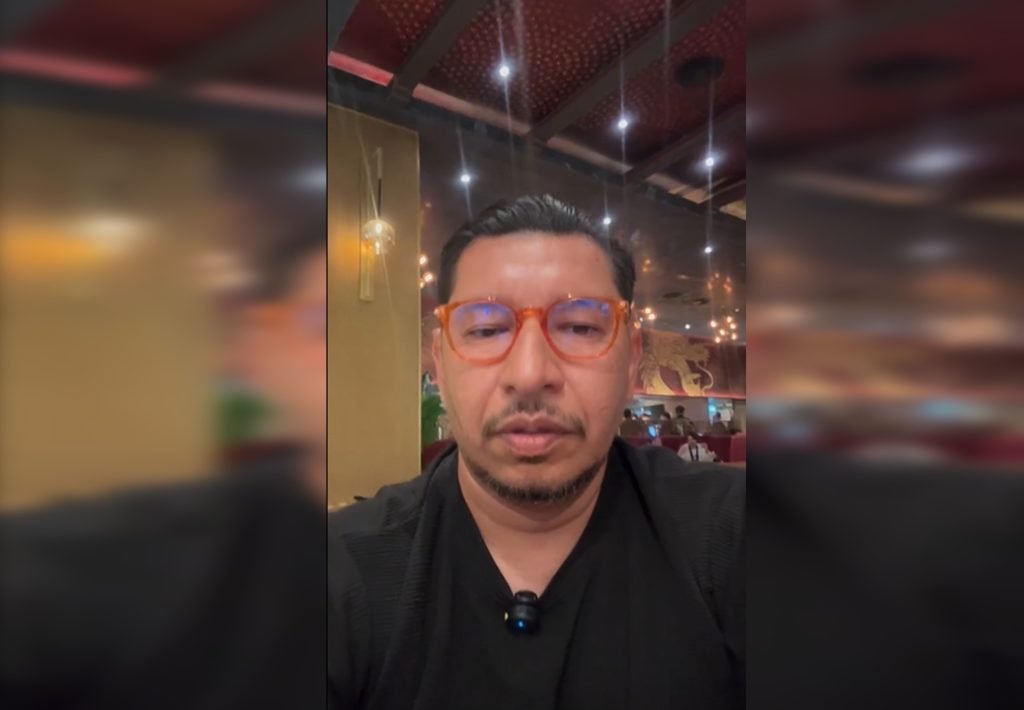 Grupo de Legendários Amazonas reunido no deserto em Dubai durante evento internacional