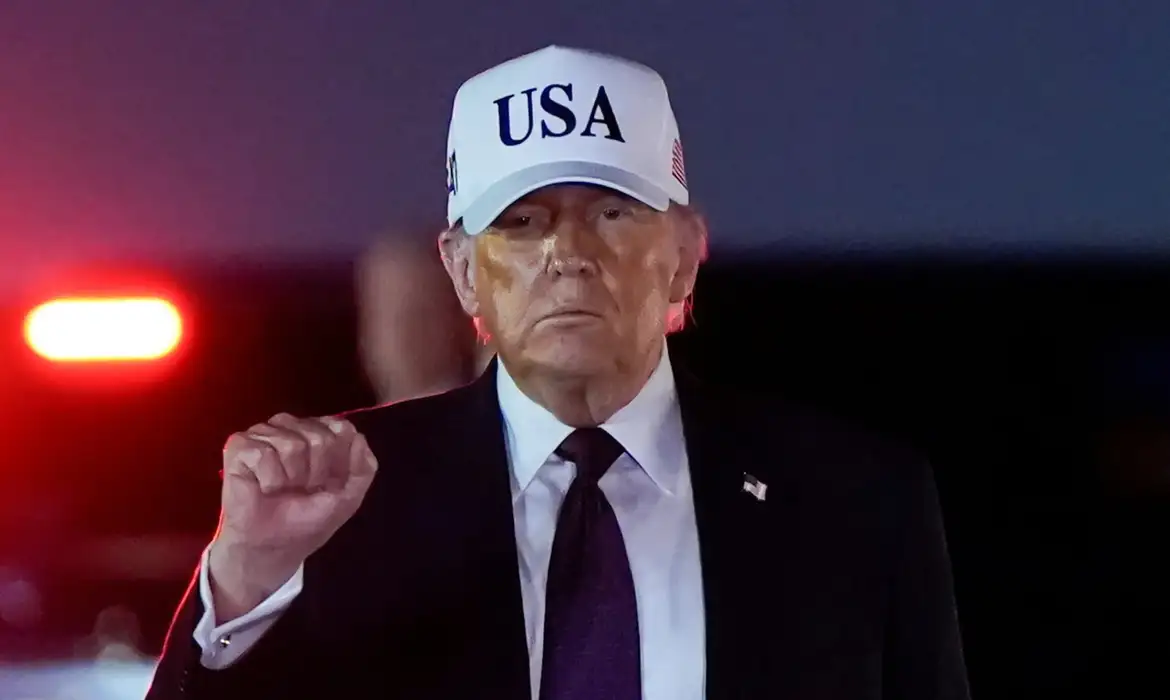 Presidente Donald Trump durante anúncio oficial sobre acordo de cessar-fogo temporário com o Irã