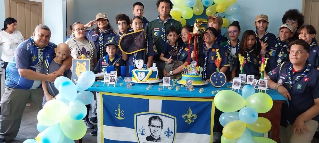 Crianças e adolescentes participando de atividades educativas do movimento escoteiro em Manaus