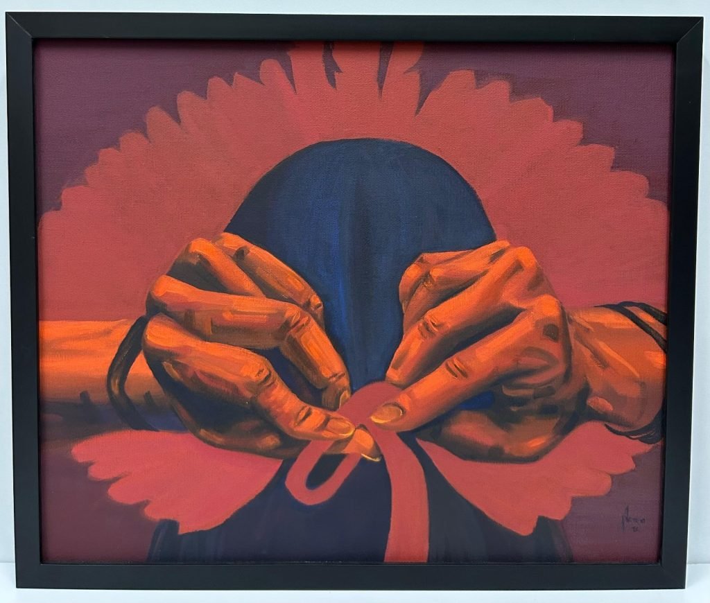 Obra de arte contemporânea representando um cocar indígena na exposição Reflexões Amazônicas em Manaus