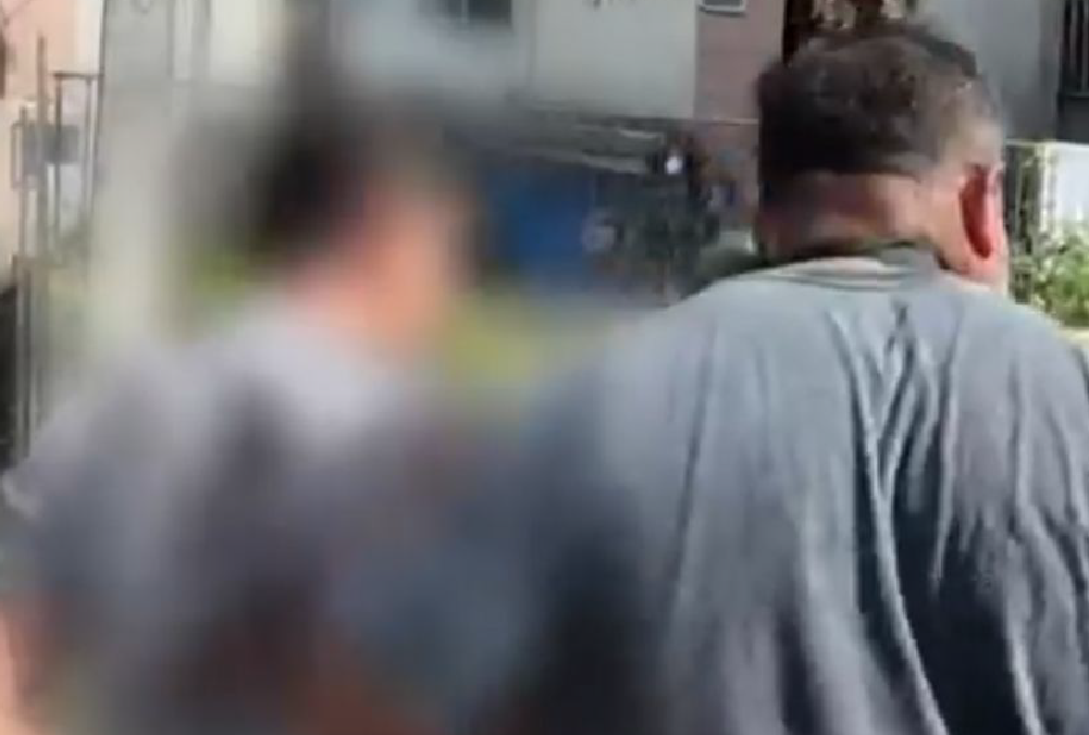 Policiais civis do Amazonas durante operação para prender suspeito de crimes na Avenida das Torres em Manaus