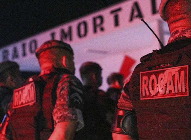 Policiais militares da Rocam em operação que resultou na prisão de foragido dentro de hospital em Manaus