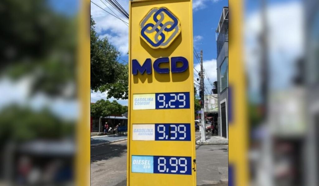 Bomba de combustível em posto de Parintins destacando o aumento no preço do litro da gasolina