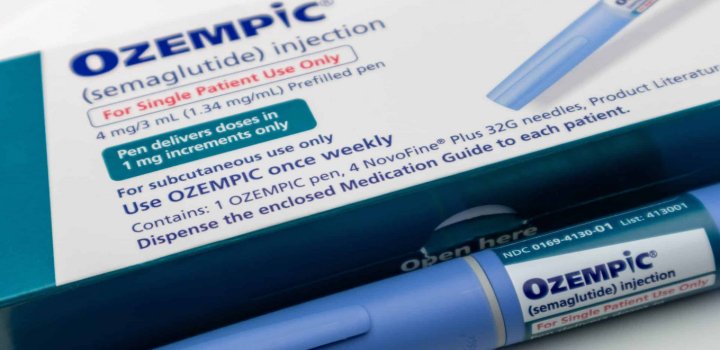 Frascos e canetas de aplicação de medicamentos para diabetes e obesidade