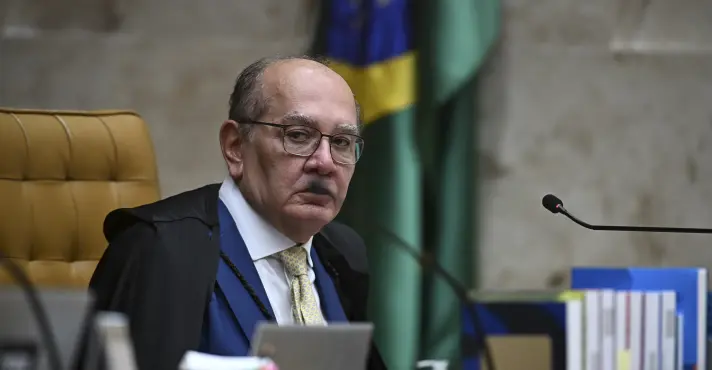 Ministro Gilmar Mendes durante sessão no plenário do Supremo Tribunal Federal