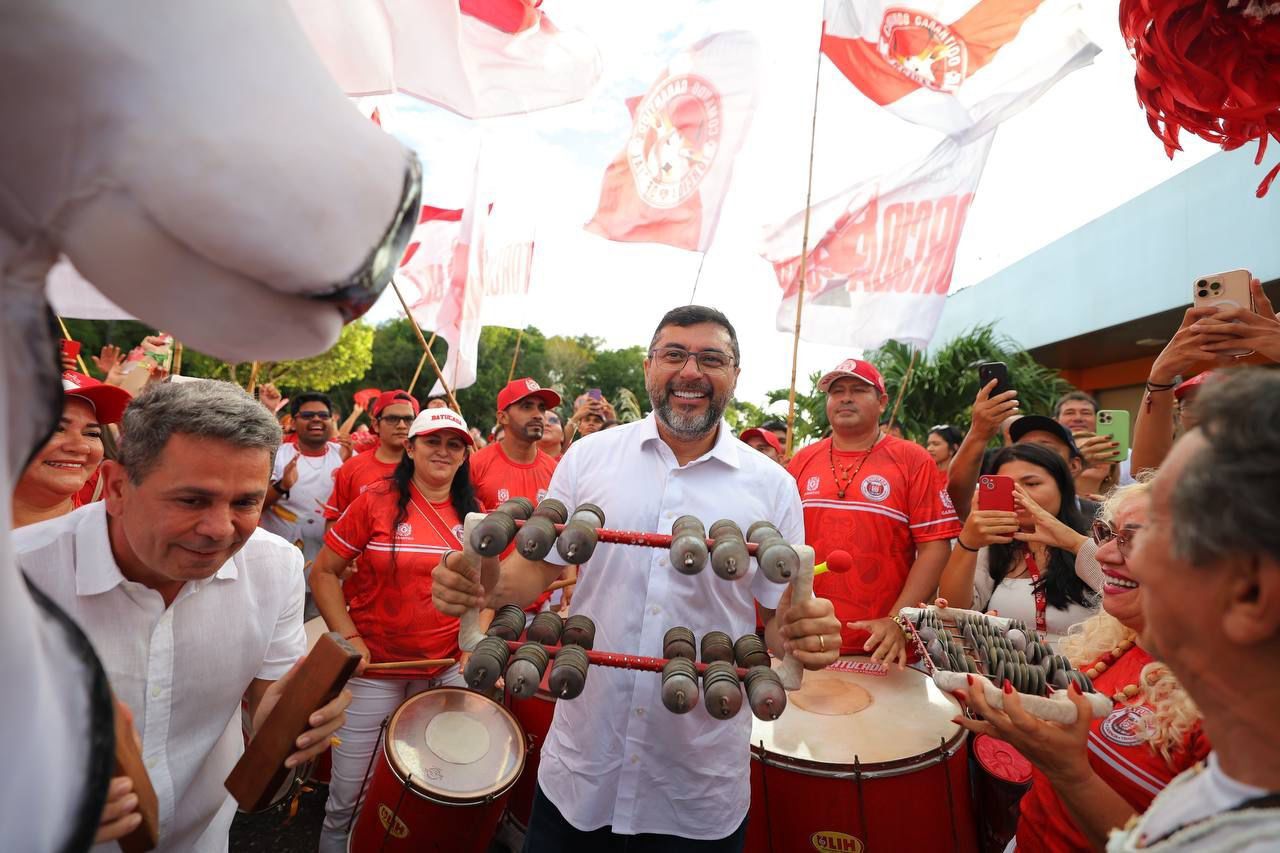 Governador Wilson Lima entrega equipamentos de proteção individual para trabalhadores dos bois Caprichoso e Garantido em Parintins