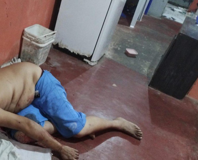 Fachada de residência no bairro Val Paraíso onde ocorreu o homicídio a facadas em Manaus.
