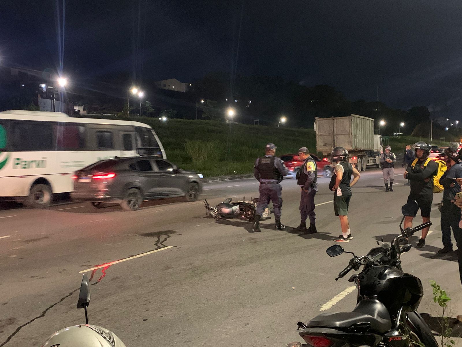 Acidente fatal entre motocicleta e caminhão caçamba na Avenida das Torres em Manaus