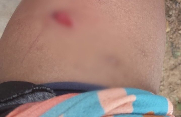 Policiais civis realizando a prisão de suspeito de agressão contra mulher em Eirunepé no Amazonas