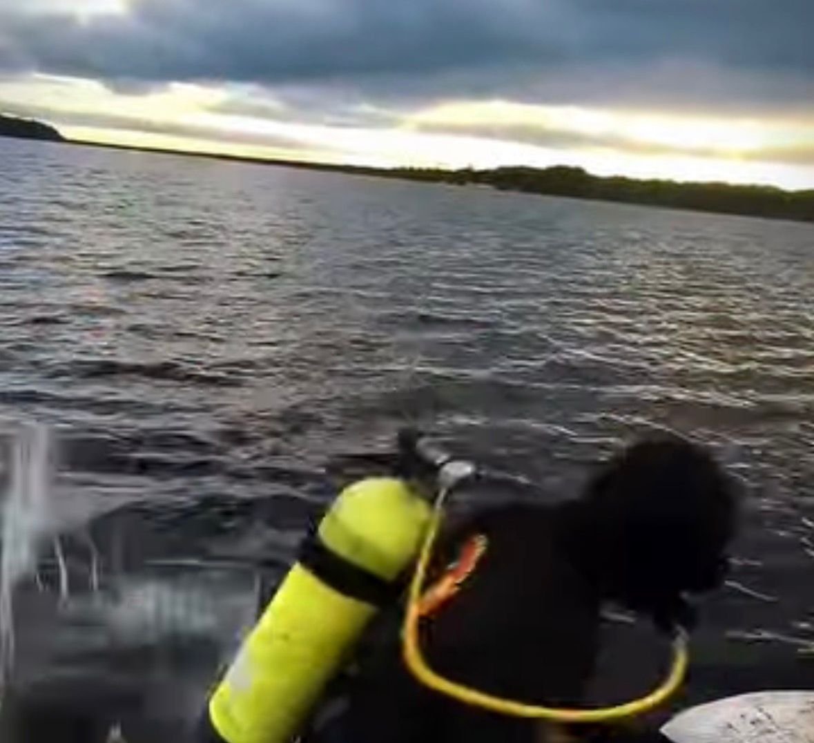 Embarcações navegando em rio do Amazonas cenário de acidente fluvial