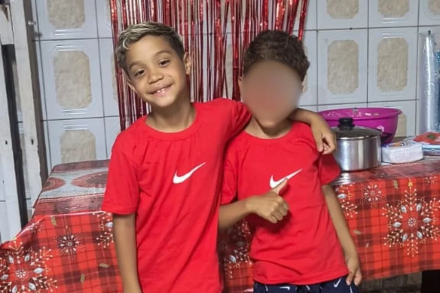 Fachada de delegacia de polícia em São Paulo ilustrando investigação de morte por envenenamento