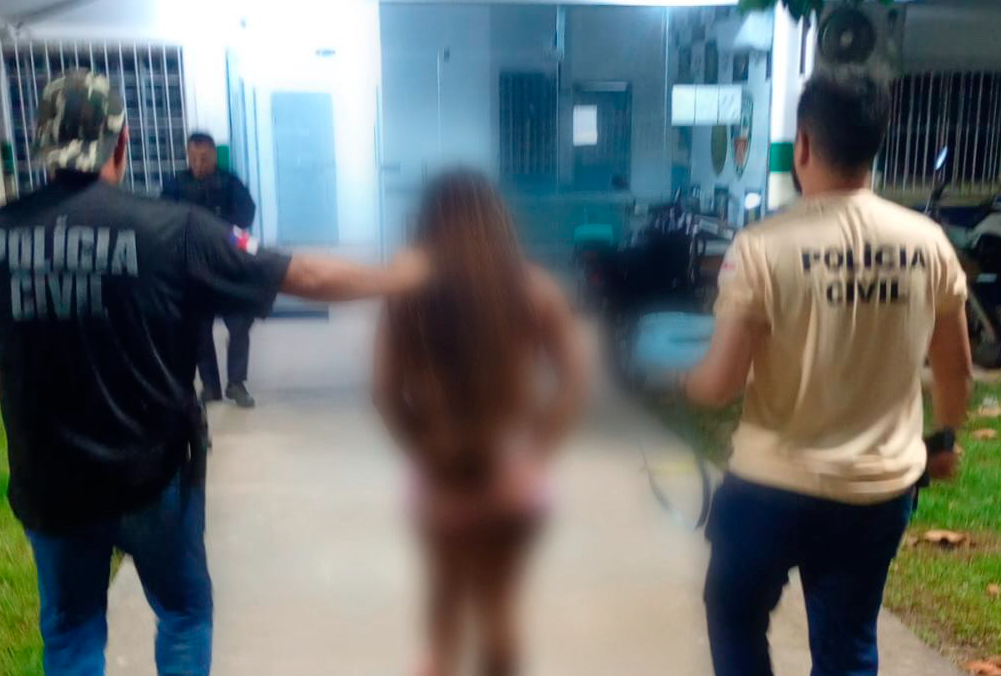 Mulher jovem presa por tráfico de drogas em Juruá no interior do Amazonas.