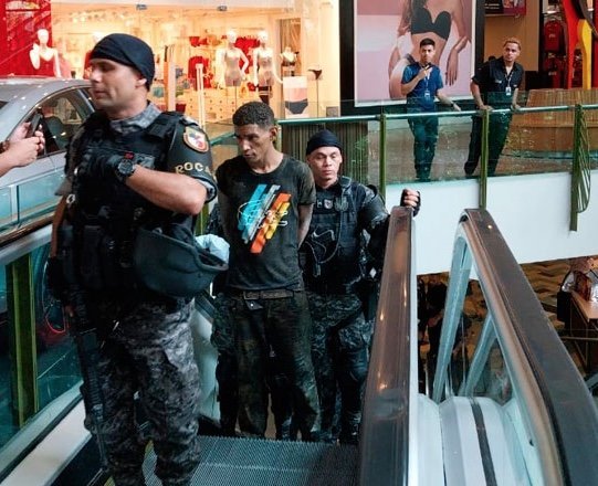 Fachada do Shopping Manauara em Manaus, local onde ocorreu o assalto à joalheria.