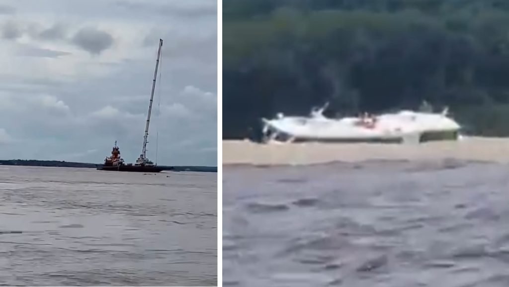 Guindaste retirando lancha naufragada do fundo do rio em Manaus para perícia técnica.