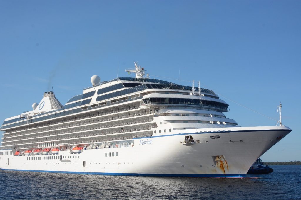 Navio MS Marina atracado no Porto de Manaus durante a recepção de passageiros da temporada de cruzeiros.
