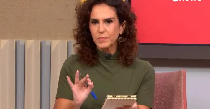 Jornalista Malu Gaspar no programa Estúdio i discutindo interferência na Polícia Federal.