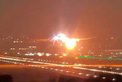 Momento da explosão no motor do avião da Delta Air Lines durante decolagem no Aeroporto de Guarulhos