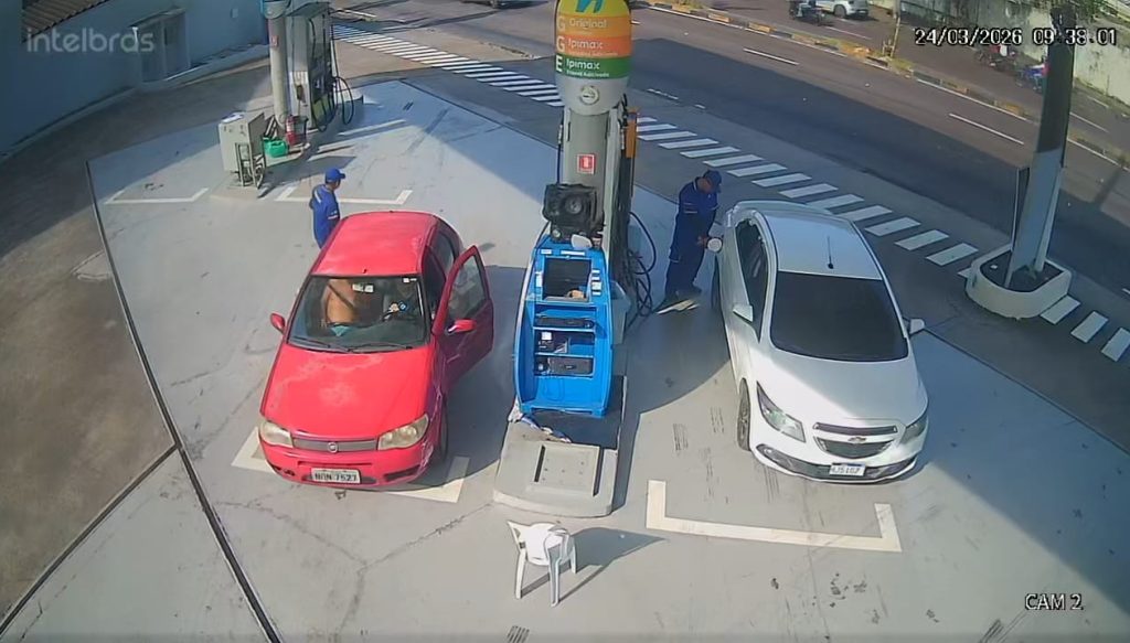 Câmeras de segurança registram momento em que motorista foge de posto sem pagar em Manaus