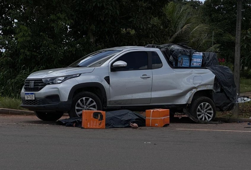 veiculo parado no acostamento da rodovia am 070 apos acidente fatal com atropelamento